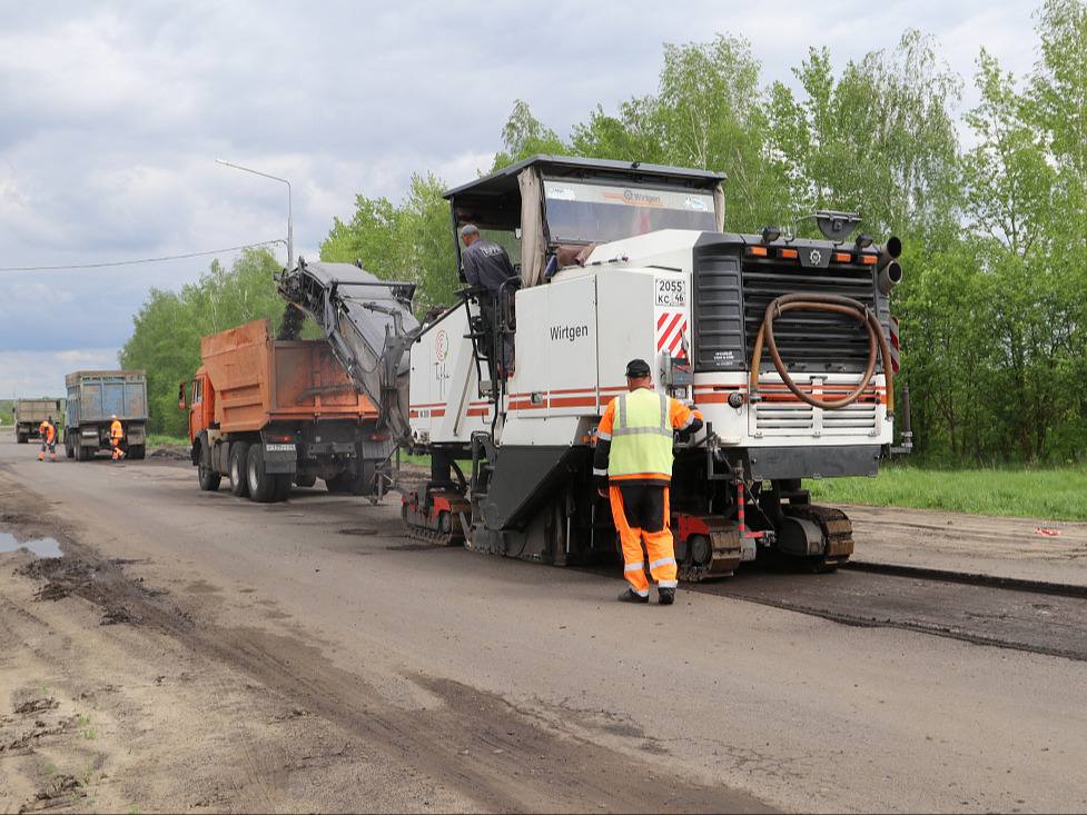 В Советском районе ремонтируют дорогу, которая входит в опорную сеть РФ.
